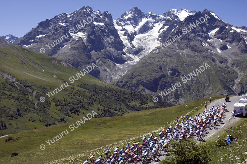 Peloton on Col du Galibier005p.jpg